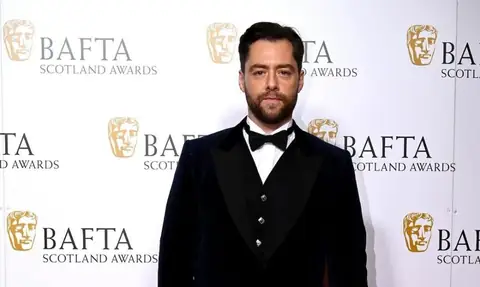 You Know Roger From “Outlander,” But This Is Why Richard Rankin Seems Familiar